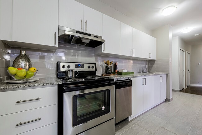 Building Photo - Valencia Towers North