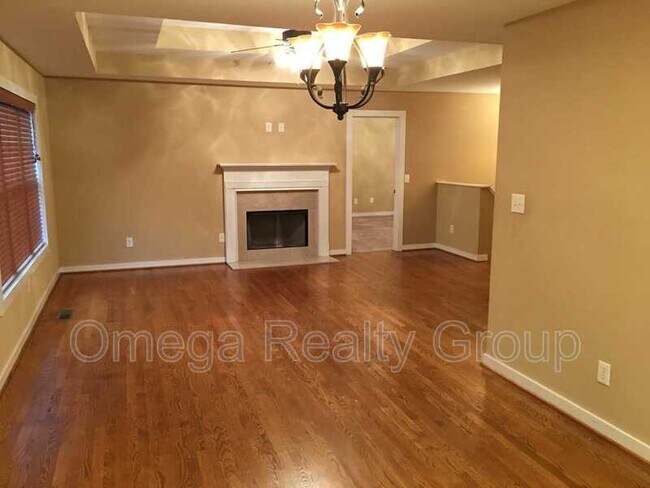 Building Photo - 905 Moonlite Dr