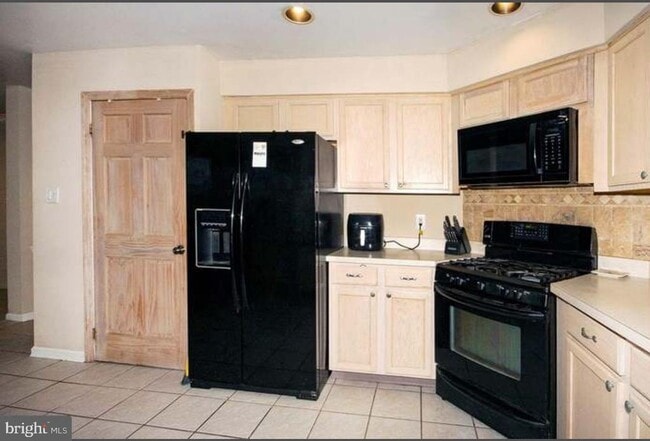Building Photo - 14 Wood Thrush Ave