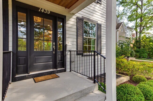 Foto del edificio - 1439 N McKinley Rd