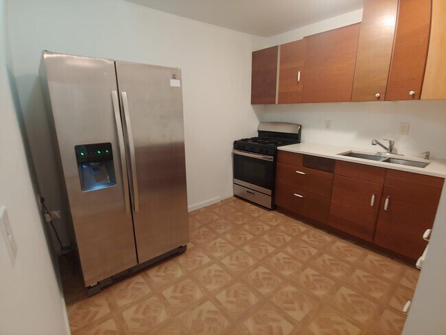 Foto del edificio - 147-54 70th Road, Unit 2nd floor