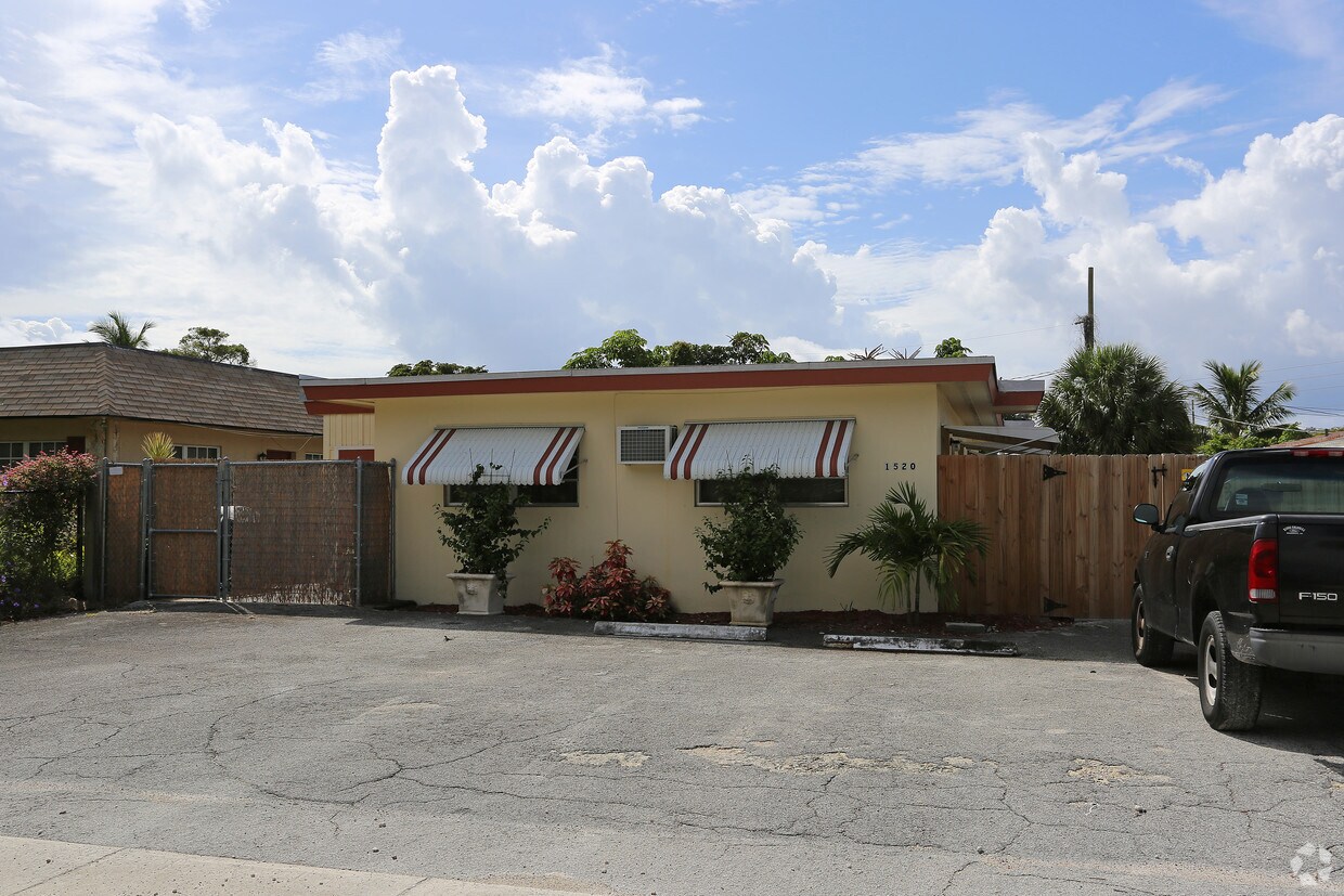 Building Photo - 1516-1520 N Dixie Hwy