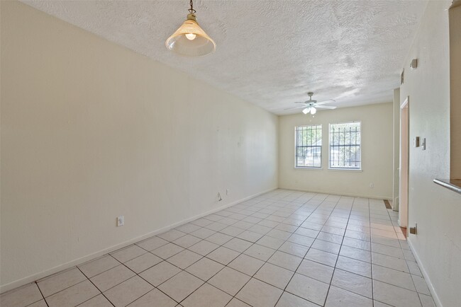 Foto del edificio - 6827 Dumble St