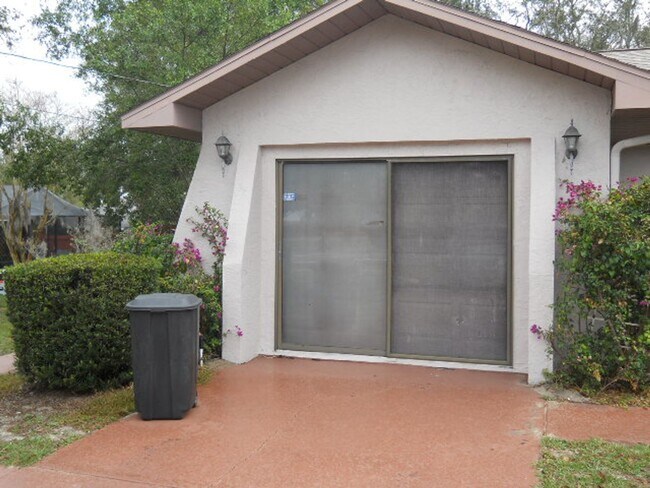 Foto del edificio - Charming 2-Bedroom Pool Home for Rent!