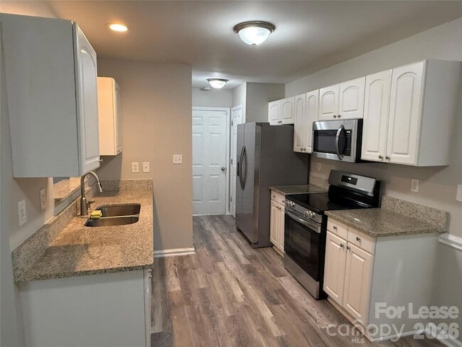 Building Photo - 6617 Cedar Cliff Dr