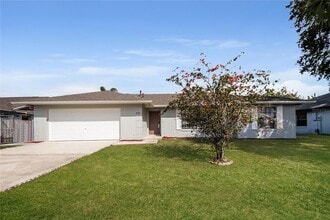 Building Photo - 2733 Mint Dr