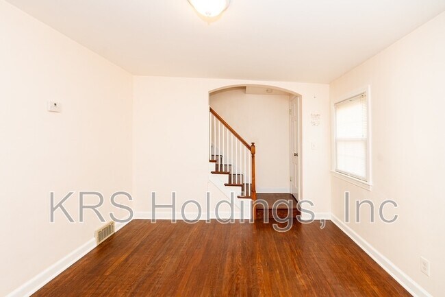 Building Photo - 210 S Glebe Rd