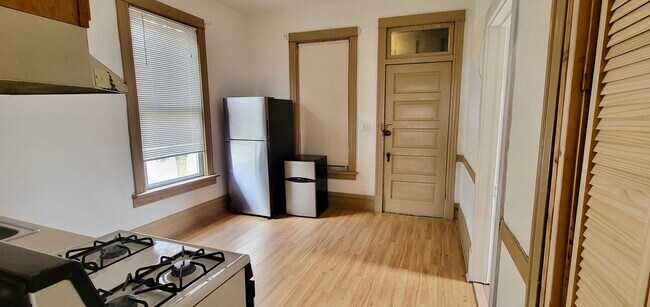 Foto del edificio - 2155 N Kilbourn Ave