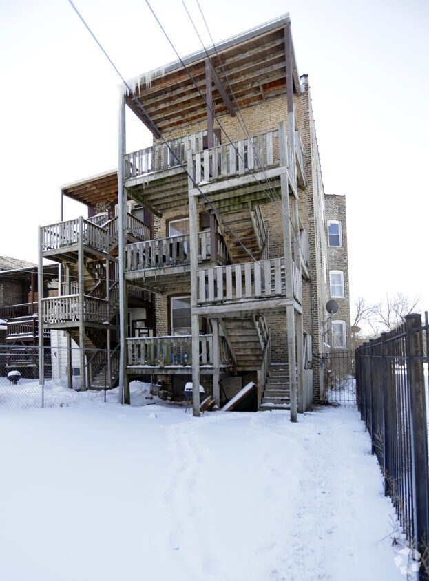 Building Photo - 652 W 55th St