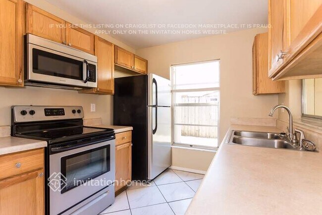 Building Photo - 13333 Laraway Dr
