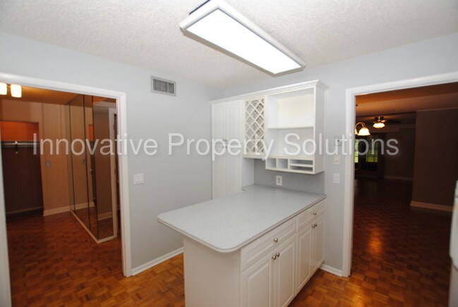Building Photo - 335 Greencastle Dr