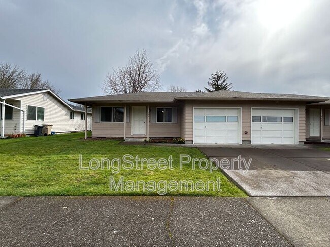 Foto del edificio - 324 NE Conifer Blvd