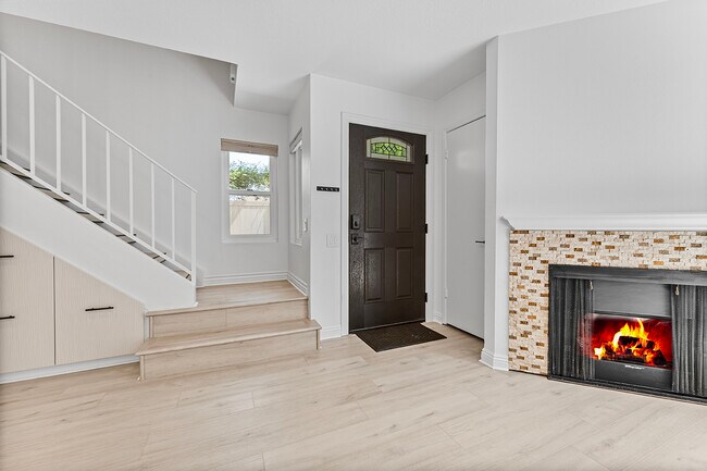 Building Photo - 10341 Canoga Ave