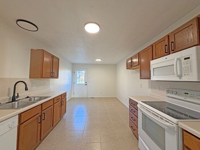 Building Photo - 4835/4837 S Glenn Duplex