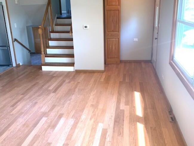 Building Photo - 902 Brentwood Ln