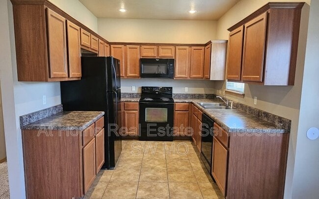 Building Photo - 622 S Landen Ave