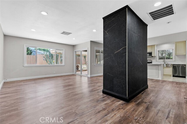 Foto del edificio - 6711 Rhea Ave
