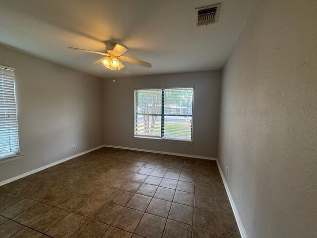 Building Photo - 275 Greenhill Pass