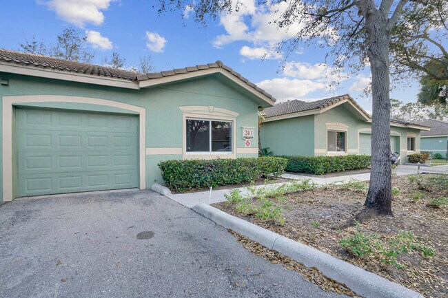 Building Photo - 240 Crestwood Cir