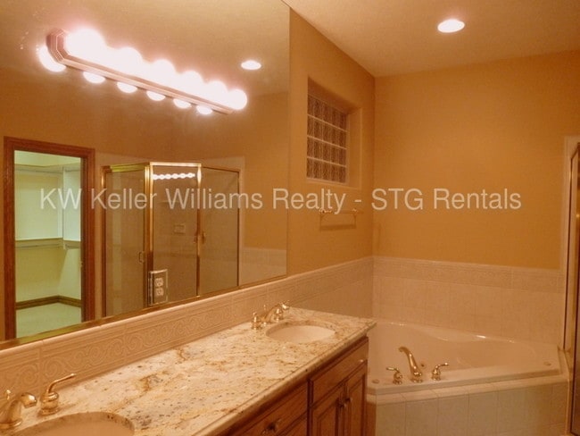 Building Photo - 2240 E Cobalt Dr