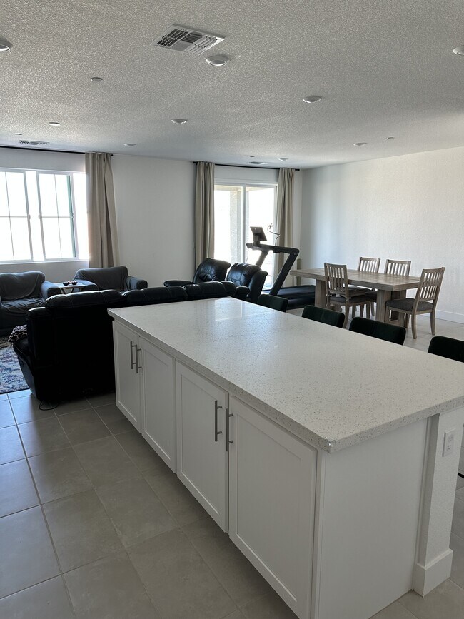 Foto del edificio - 2109 Blossom Ranch Rd