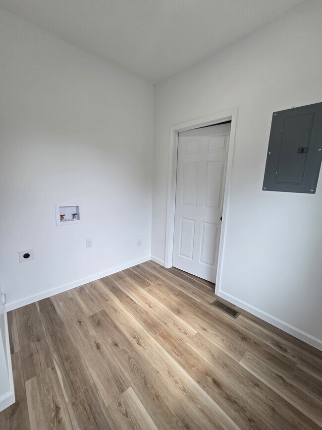 Foto del edificio - 817 E Bowman St