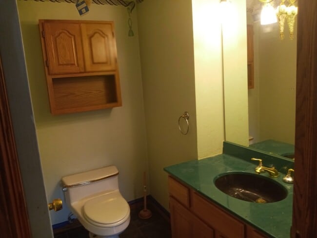 Bath 1 - 4518 Liberty Ave