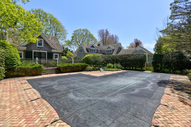 Building Photo - 52 Sagaponack Road