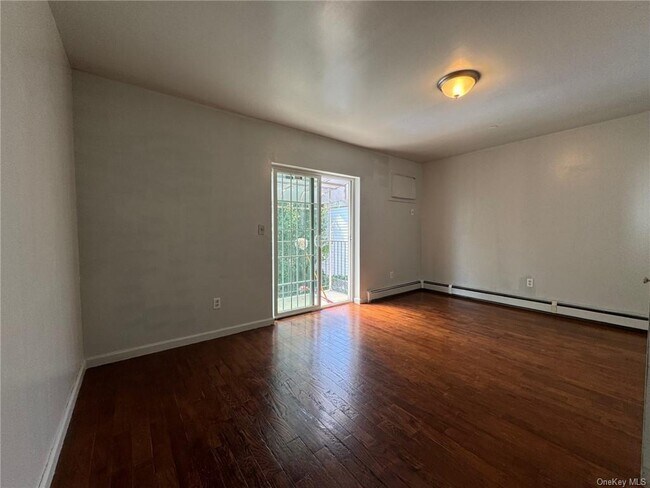 Building Photo - 2262A Ellis Ave