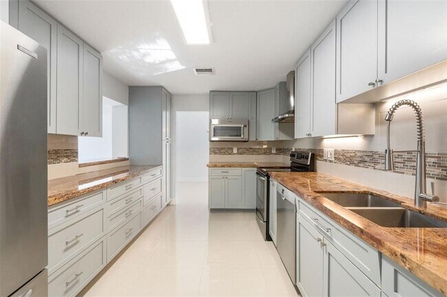 Building Photo - 5502 NW 51st Ave