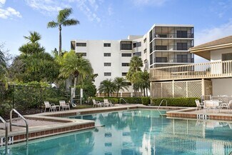 Building Photo - 2090 S Tamiami Trl
