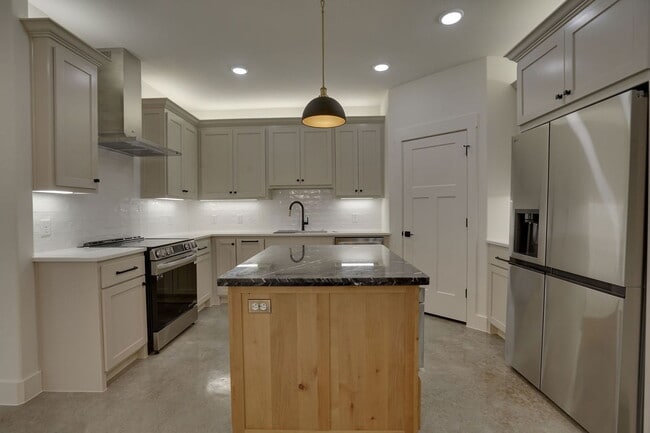 Building Photo - 108 Cardinal Wds