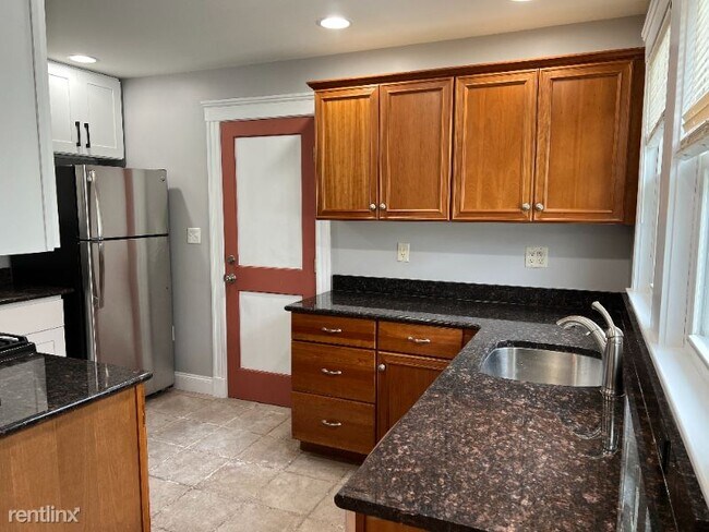 Building Photo - 3 br, 1 bath Condo - 53 S Waverly St 2 Unit 2