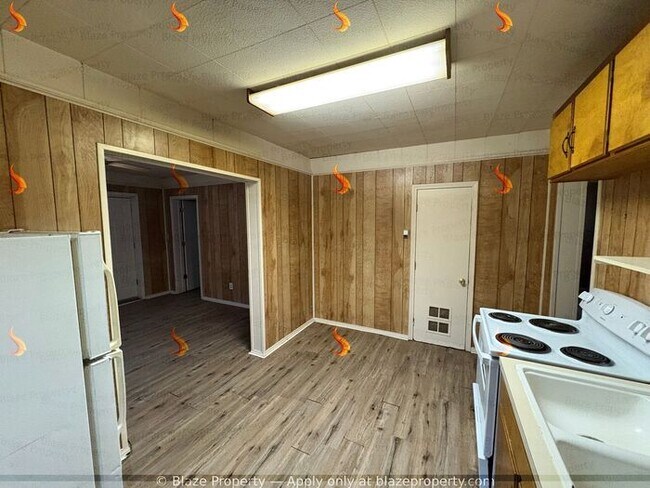 Foto del edificio - For Rent: 2 Bed / 1 Bath Home – Ready for ...