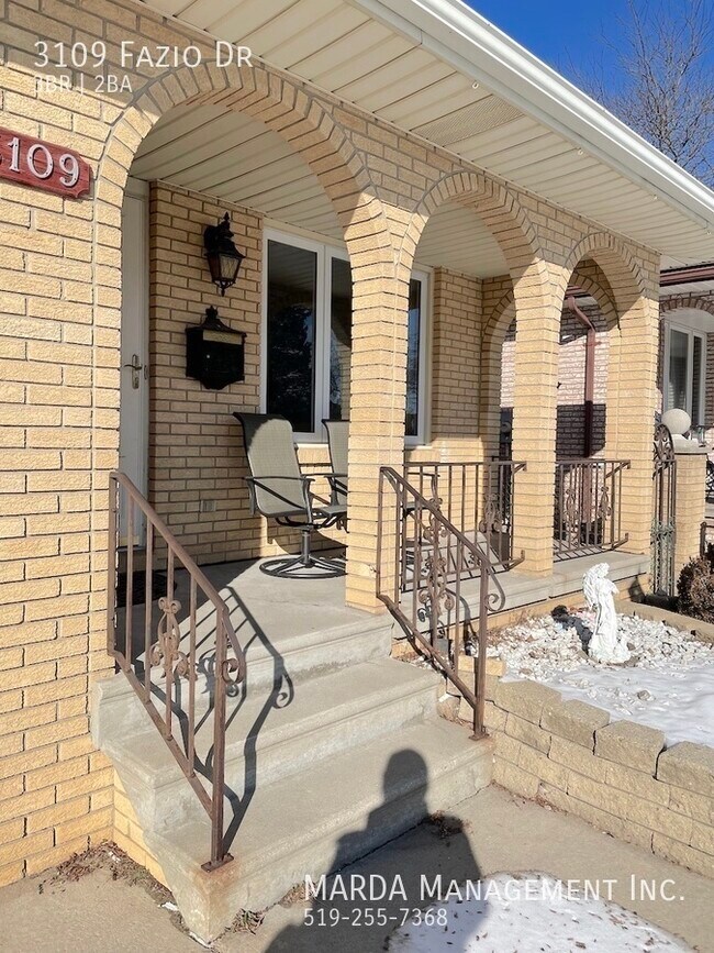 Photo du bâtiment - SPACIOUS 3 BED 2 BATH HOME IN GREAT SOUTH WINDSOR + UTILITIES!