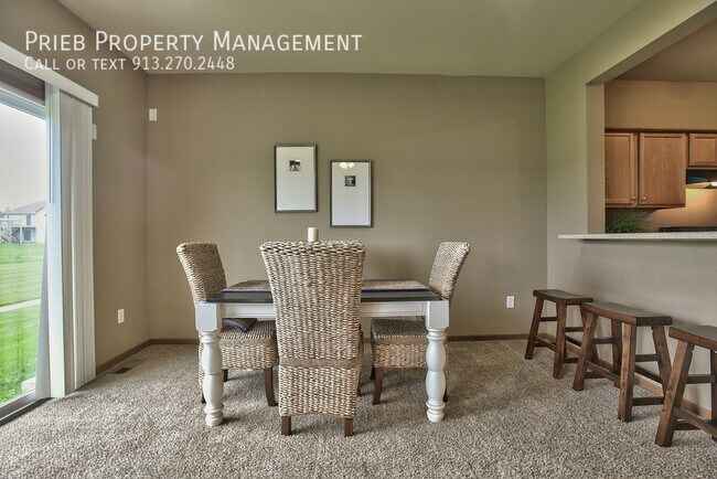 Building Photo - Cottage Park Townhome - Available February...