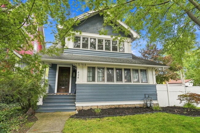 Building Photo - 434 Parkside Ave