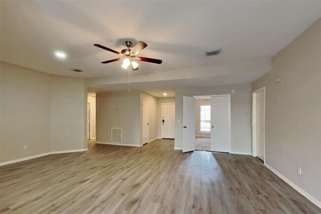 Foto del edificio - 9202 Wallingham Dr