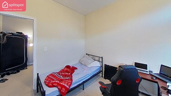 Foto del edificio - Private room in 5 bedroom Landover Apartment