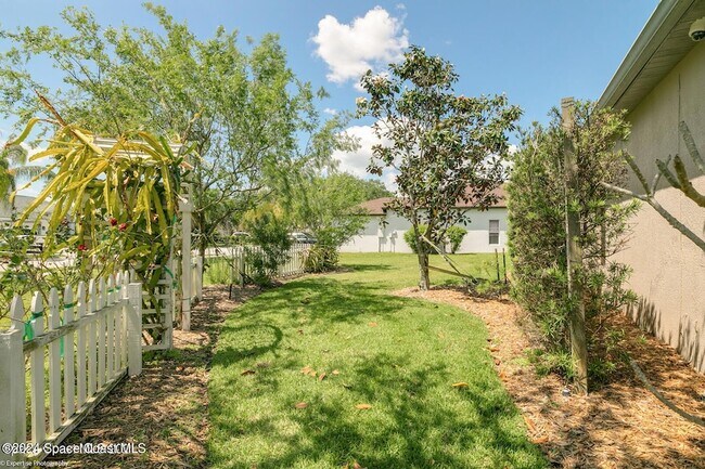 Building Photo - 1842 Laramie Cir