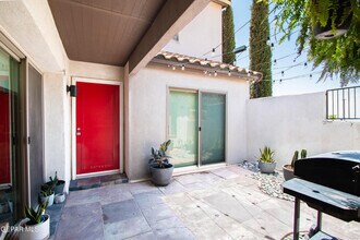 Building Photo - 4200 Camelot Heights Dr