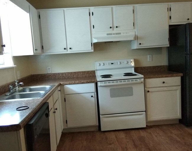 Building Photo - 206 Landon Ct NE