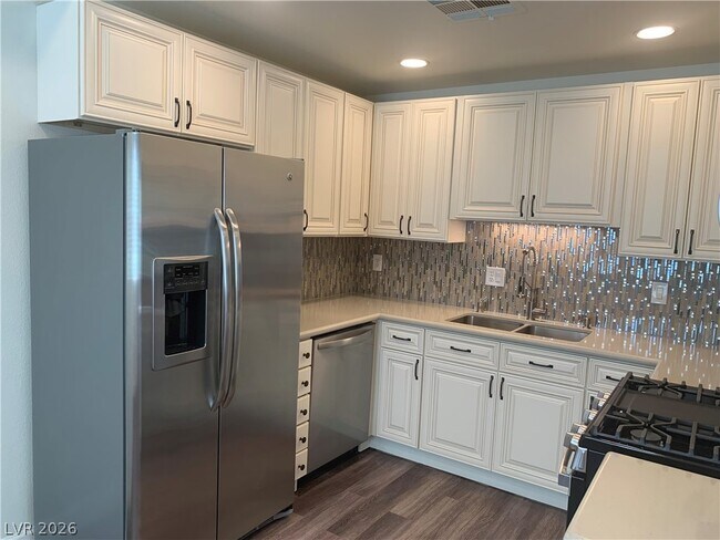Foto del edificio - 424 Pine Haven St