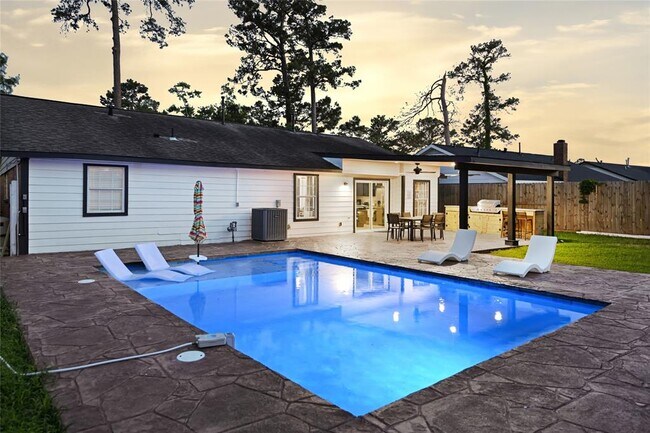 Building Photo - 12115 Wood Forest Dr
