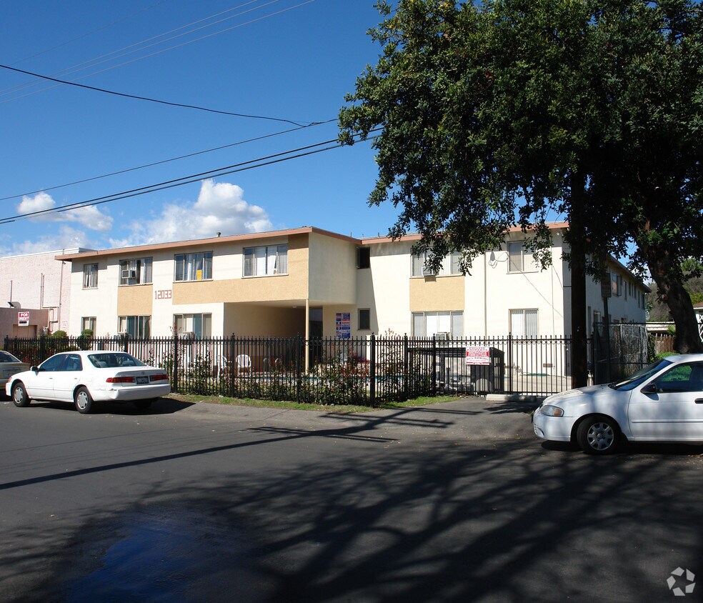 Building Photo - 12033 Kling St