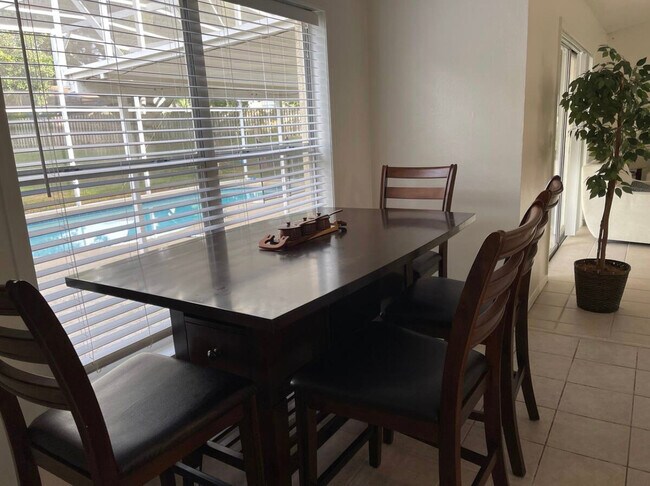 Foto del edificio - 2248 Flame Ct