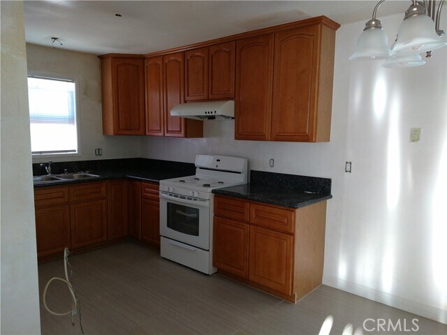 Building Photo - 1003 N Mohican Ave