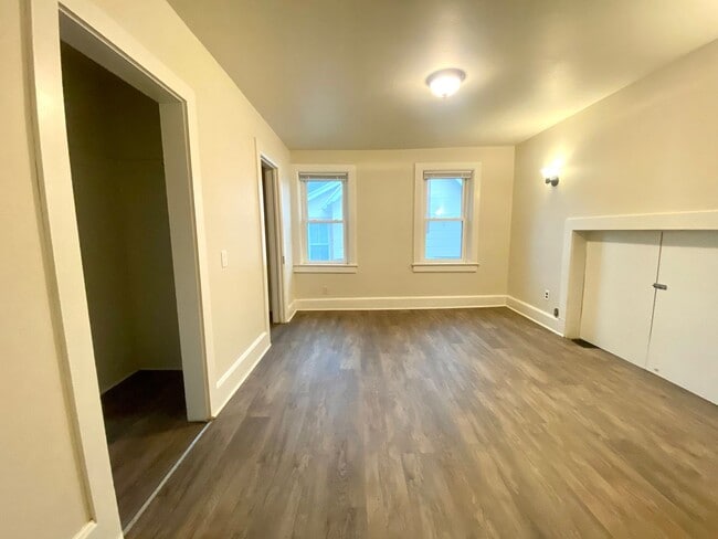 Building Photo - 808 Cherry St