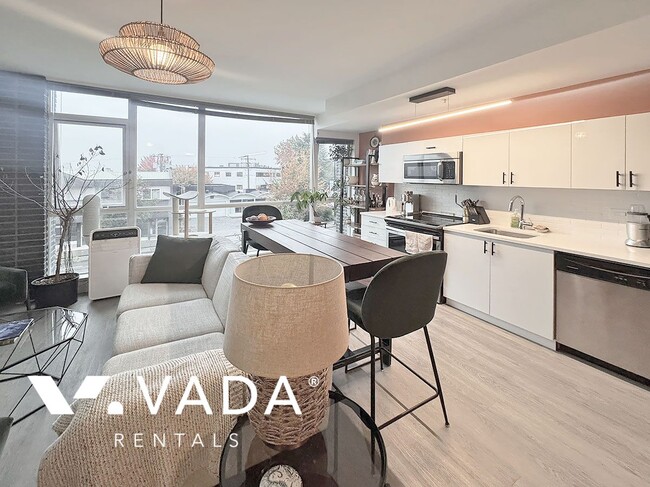 Building Photo - OnQue Furnished 1 Bedroom Apartment Rental...