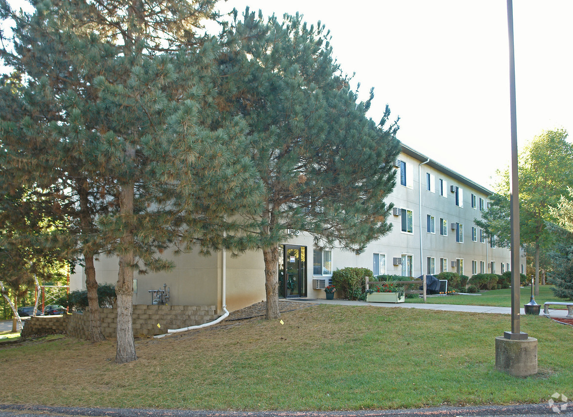 Primary Photo - Brick Pond Apartments